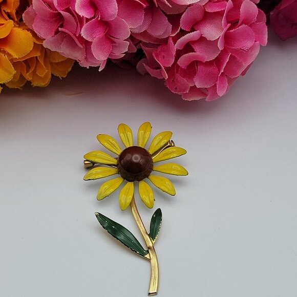 Jewelry - Vintage 60's Enamel Flower Brooch Gold Tone Yellow And Red 2.75"